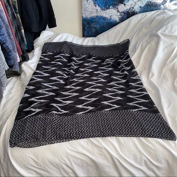 Light, multi patterned infinity scarf - Picture 3 of 4